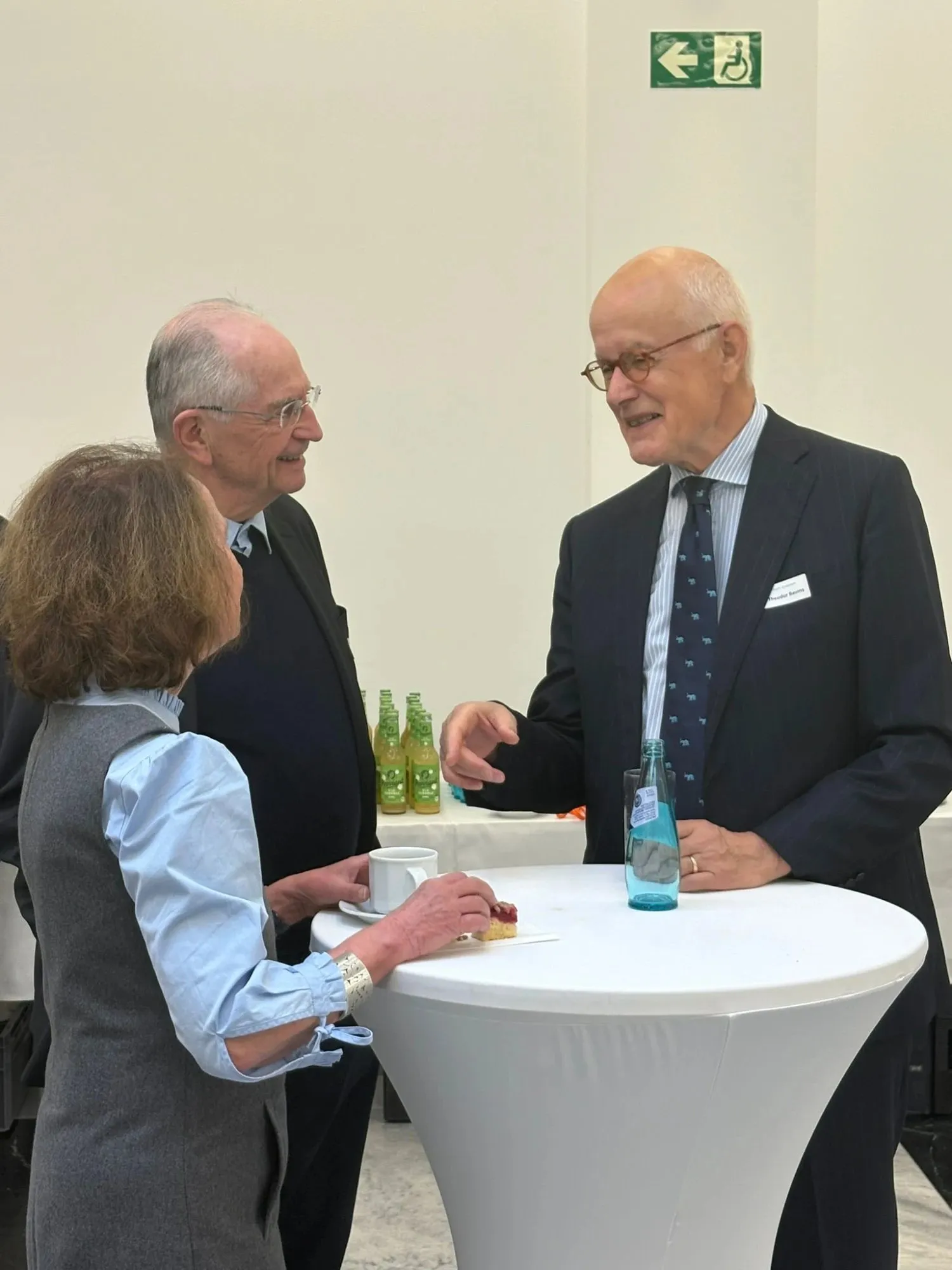 Σε συζήτηση (από αριστερά): οι καθηγητές Barbara Grunewald, Klaus J. Hopt και Theodor Baums